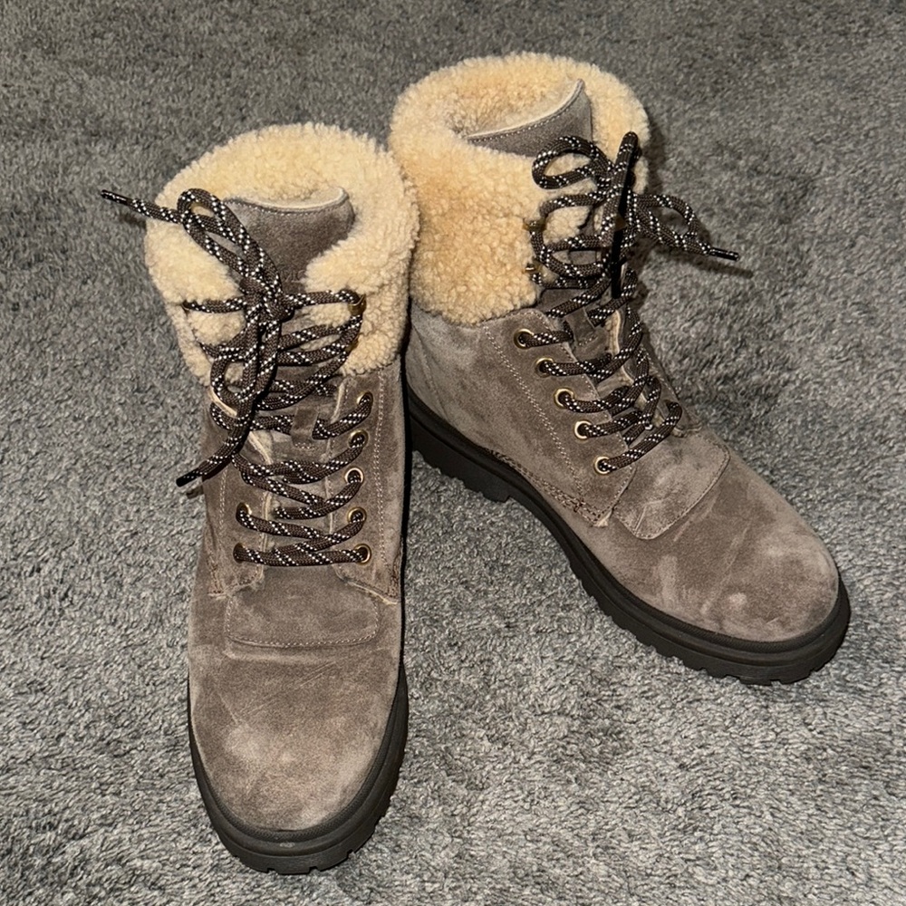 Moncler Sherpa boots